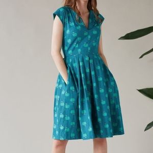 Emily & Fin green apple Annie